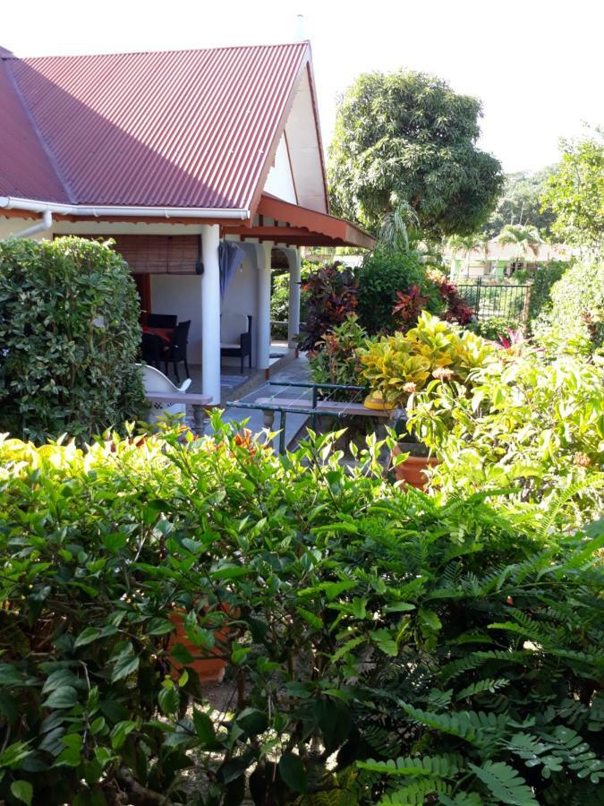 Veronic Self-Catering Guest House La Digue Exterior photo